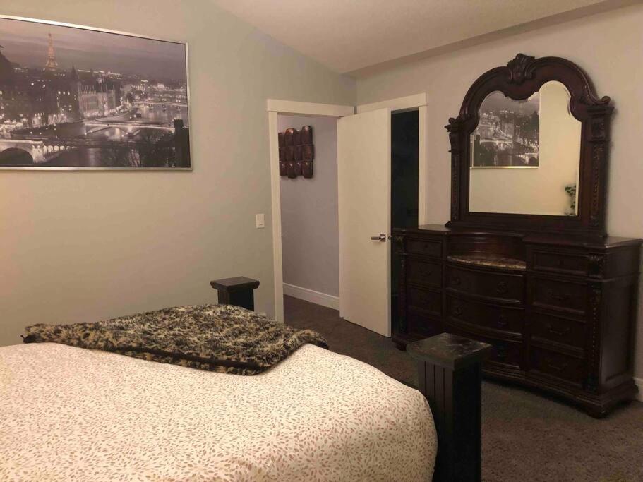 Cheerful And Beautiful 3 Bedroom Close * Edmonton