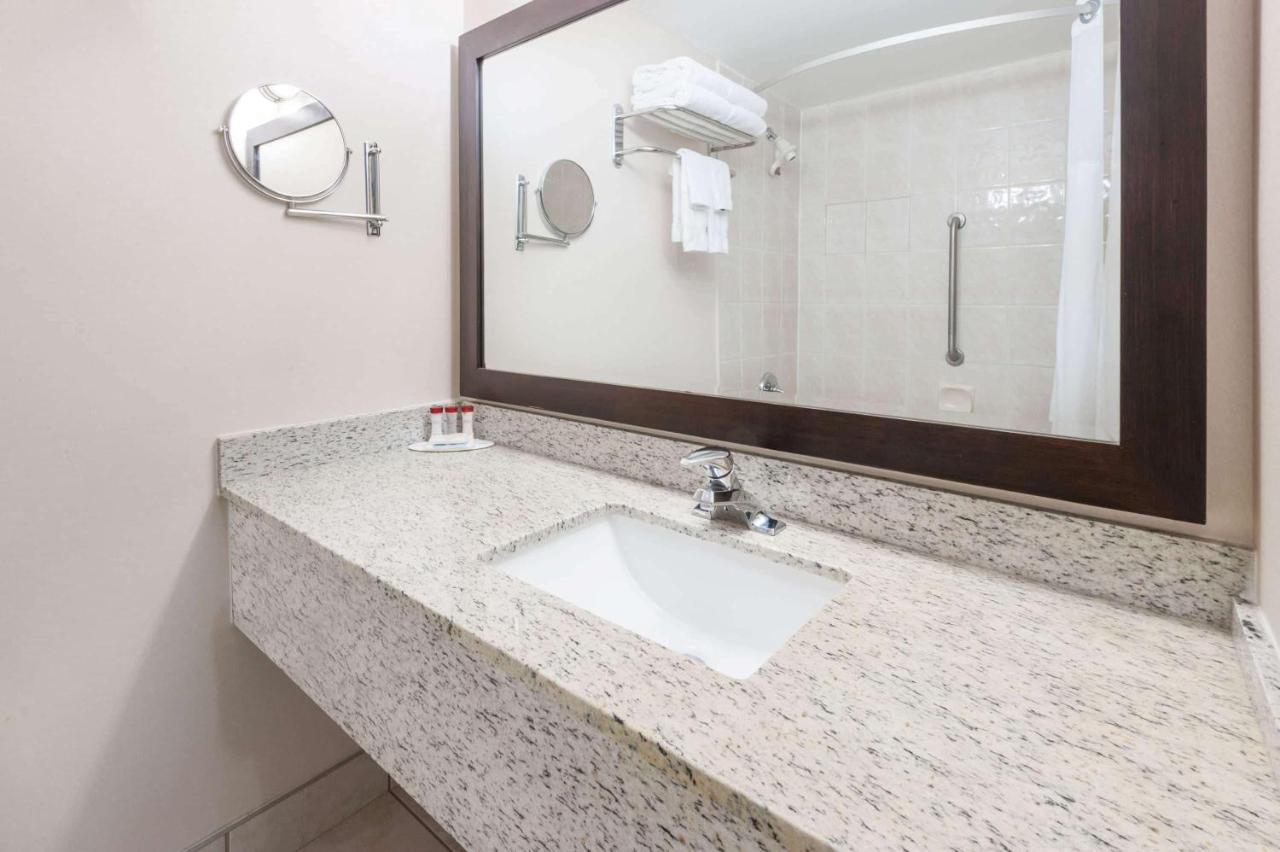 Ramada By Wyndham South Hotel 3*