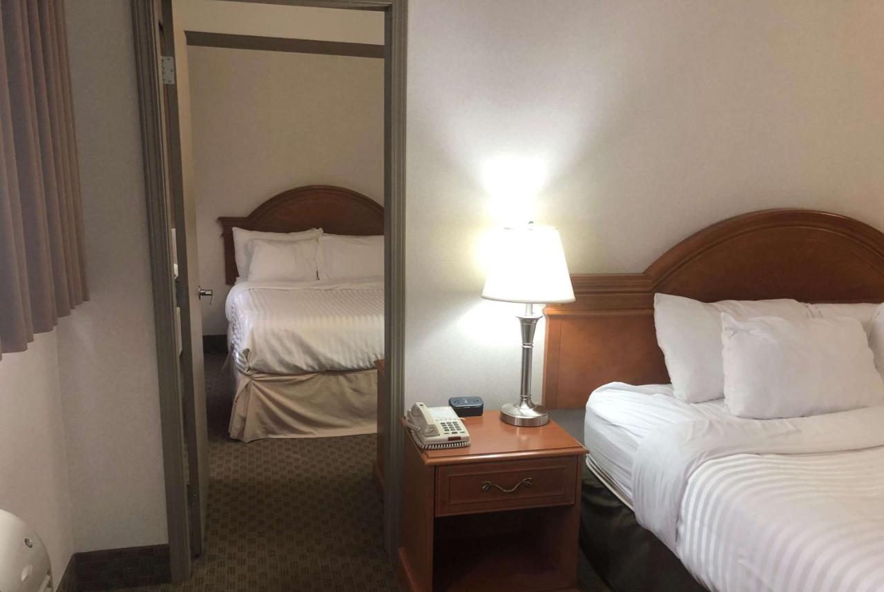 Ramada By Wyndham South Hotel Edmonton