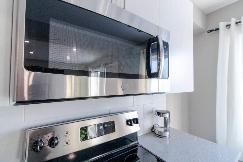 Modern & Stylish 2-bedroom Unit Apartment