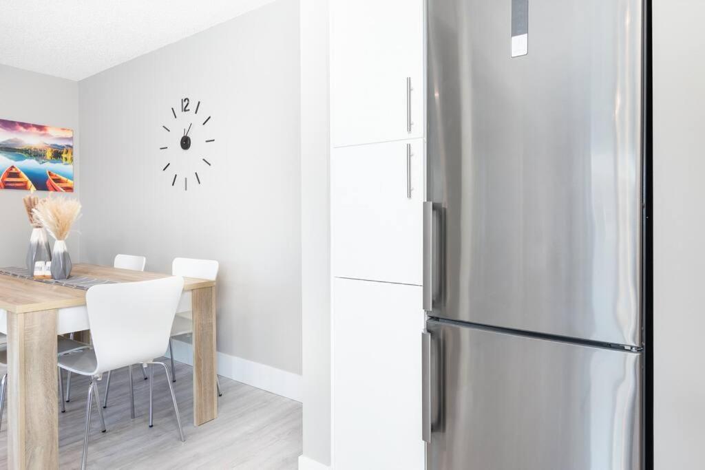 Modern & Stylish 2-bedroom Unit Apartment