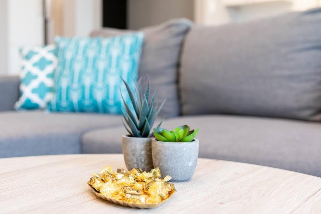 Modern & Stylish 2-bedroom Unit Apartment
