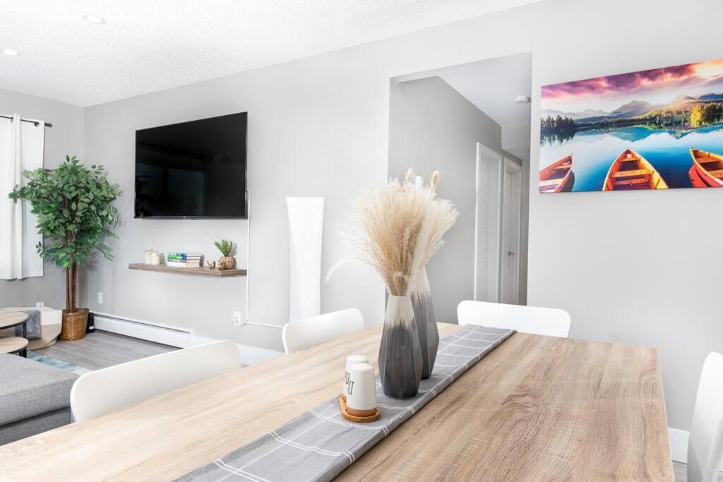 Modern & Stylish 2-bedroom Unit Apartment *