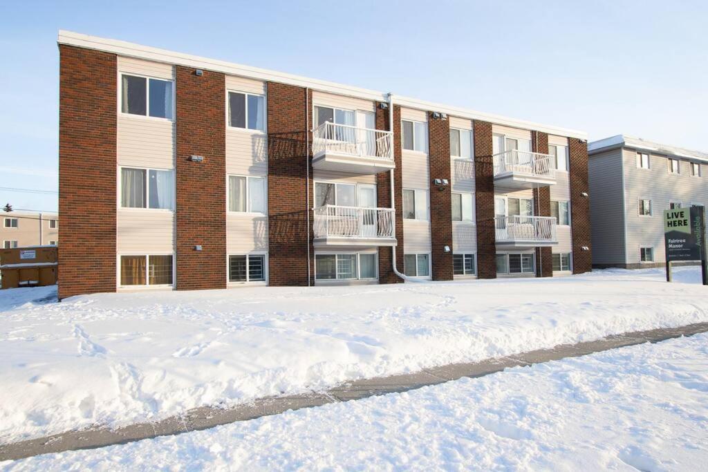 Modern & Stylish 2-bedroom Unit *