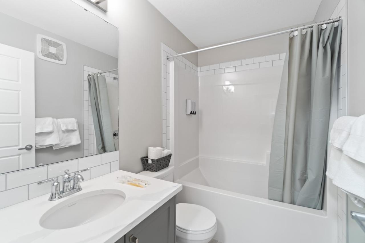 Stylish Base For Short Or Long Holiday home Edmonton