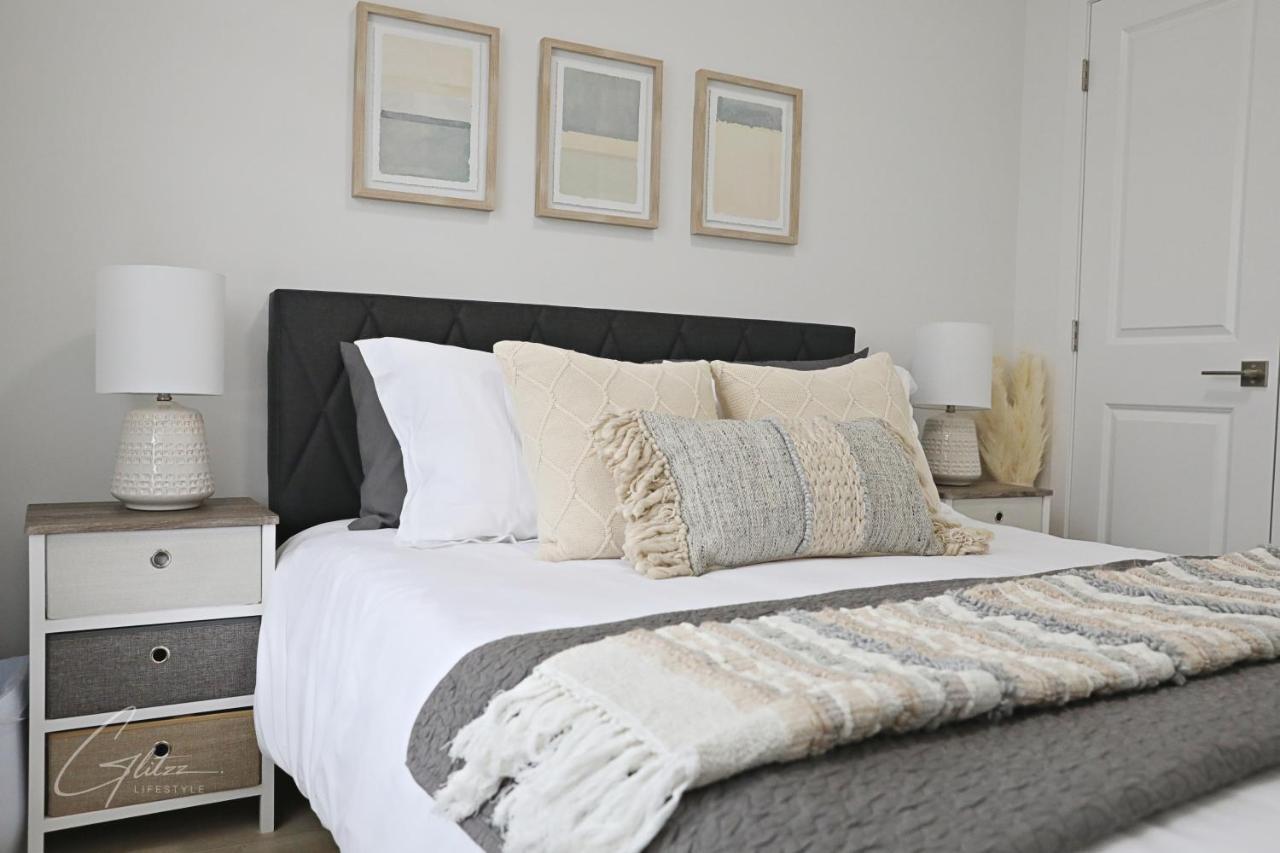 Boho Modern Retreat King Bed,fireplace,disney *