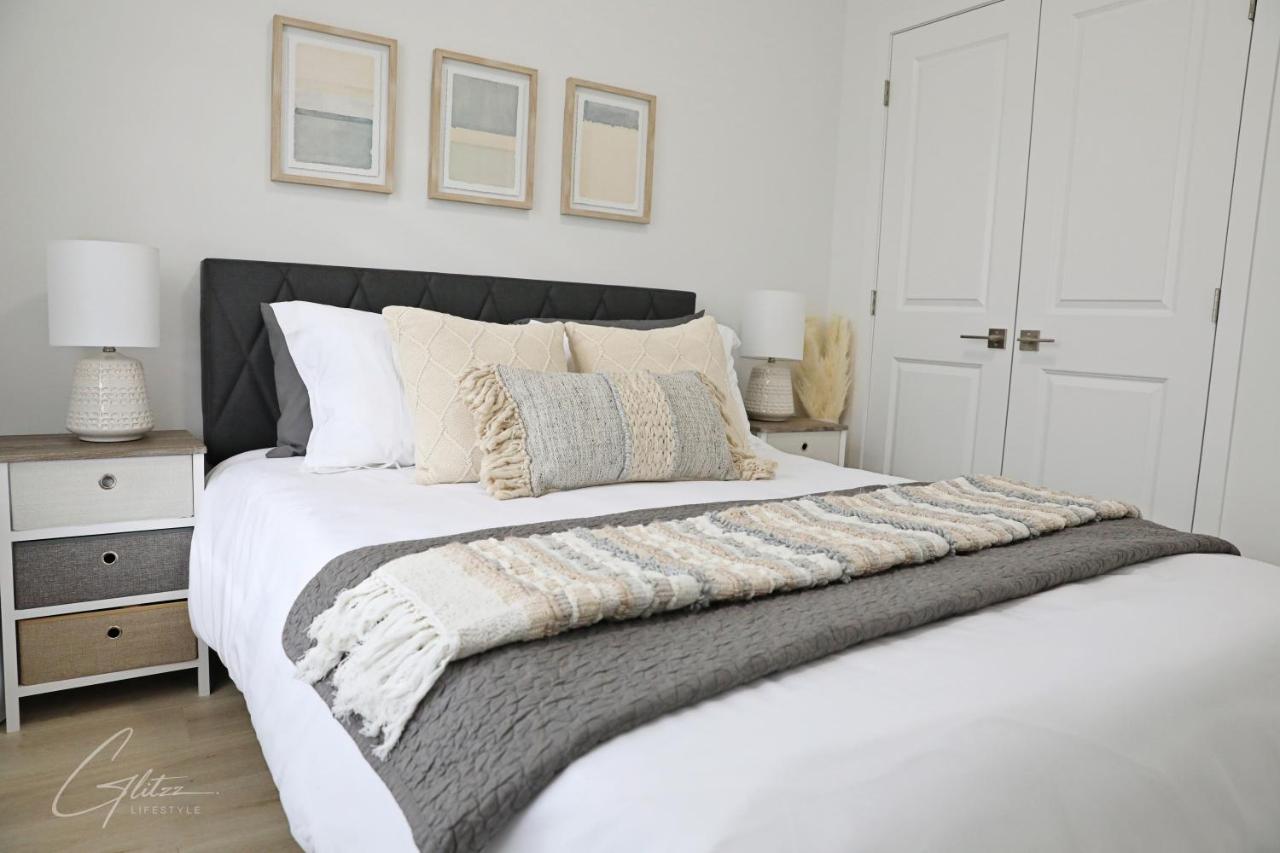Boho Modern Retreat King Bed,fireplace,disney *