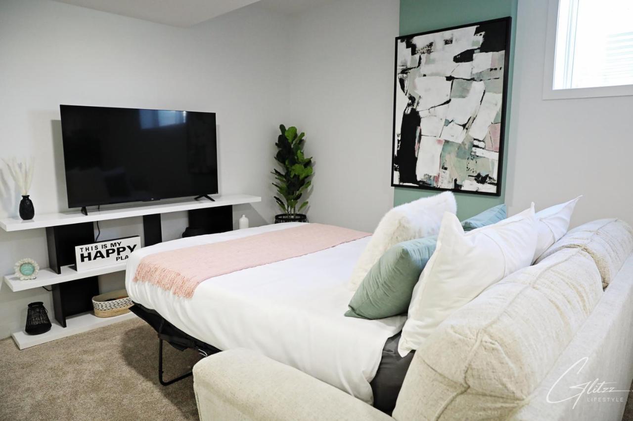 Boho Modern Retreat King Bed,fireplace,disney Edmonton