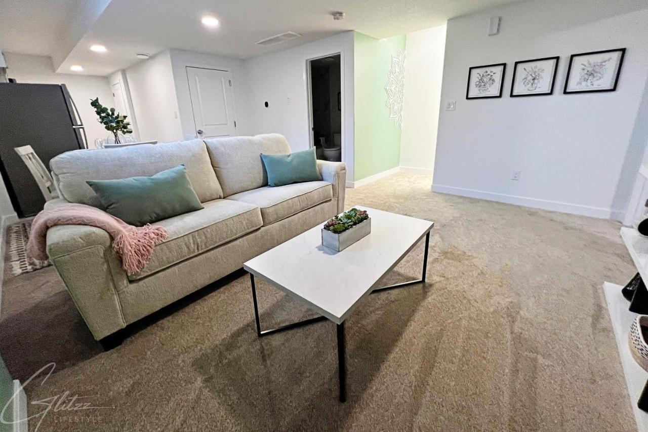 Boho Modern Retreat King Bed,fireplace,disney * Edmonton