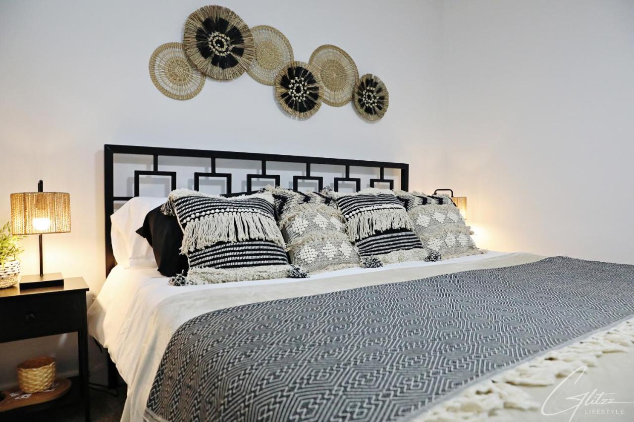 Boho Modern Retreat King Bed,fireplace,disney *