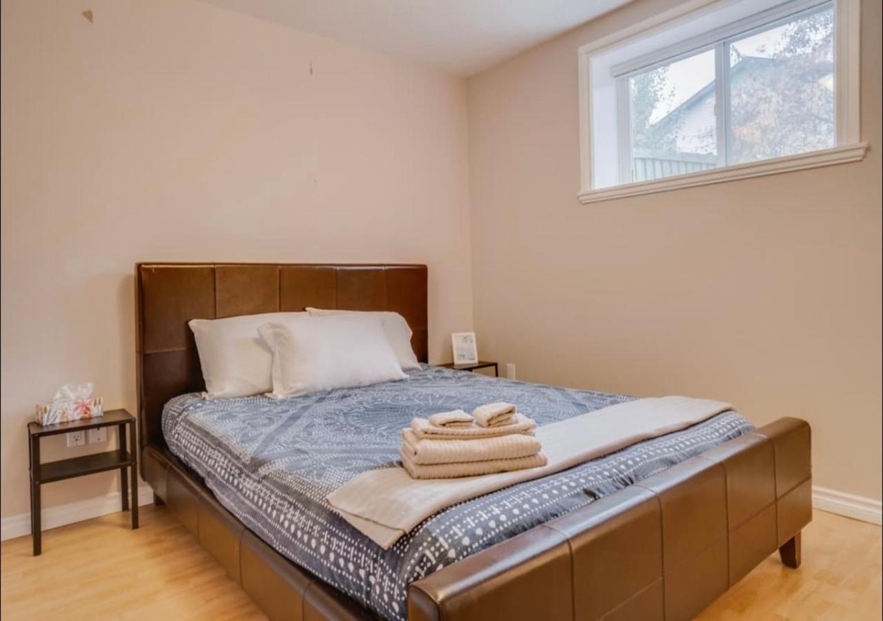 Big Family W/ Deck, Ping Pong, Bbq & Garage Apartment Edmonton