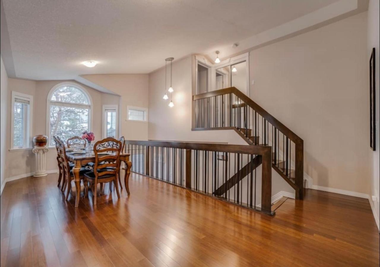Big Family W/ Deck, Ping Pong, Bbq & Garage Apartment Edmonton