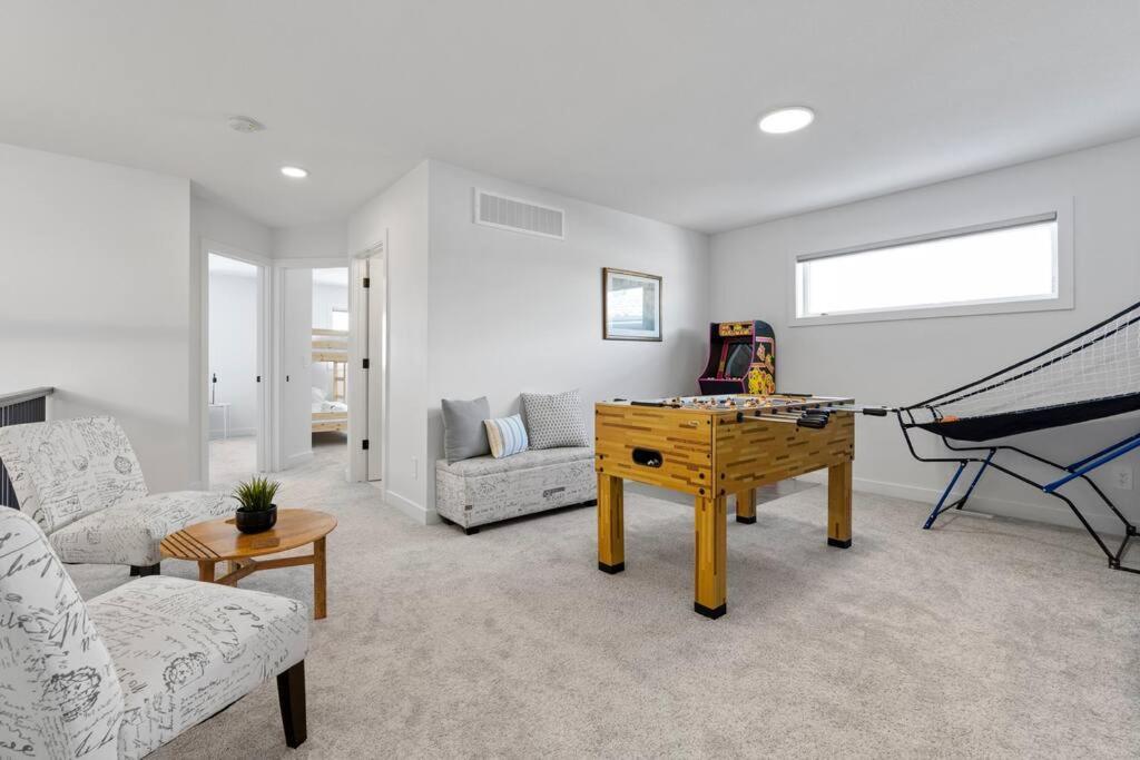 Family Retreat - 9 Mins To Wem - Vintage Arcade-ping Pong -air Conditioning Holiday home