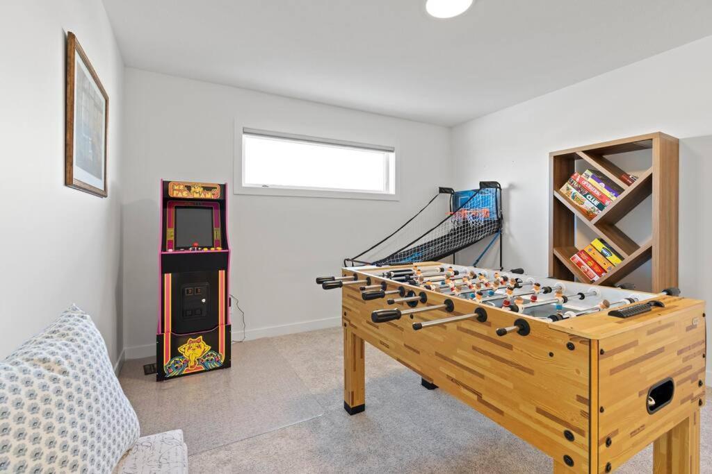 Family Retreat - 9 Mins To Wem - Vintage Arcade-ping Pong -air Conditioning * Edmonton