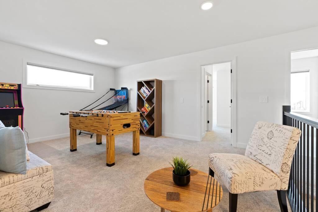 Family Retreat - 9 Mins To Wem - Vintage Arcade-ping Pong -air Conditioning Holiday home Edmonton