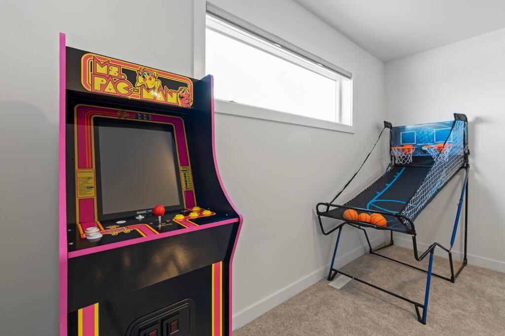 Family Retreat - 9 Mins To Wem - Vintage Arcade-ping Pong -air Conditioning Holiday home *