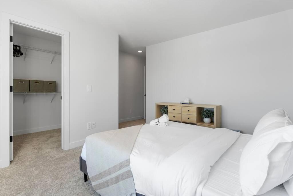 Family Retreat - 9 Mins To Wem - Vintage Arcade-ping Pong -air Conditioning * Edmonton