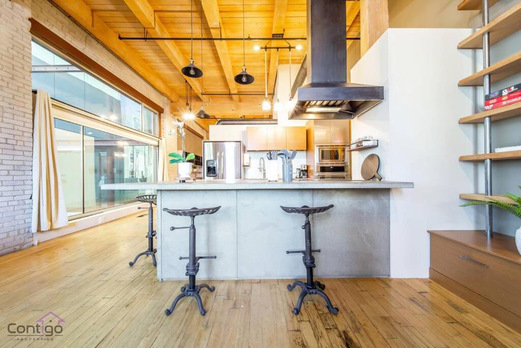 Historic Jd Loft, Near Ice District, Rogers Place, Ug Parking Apartment Edmonton