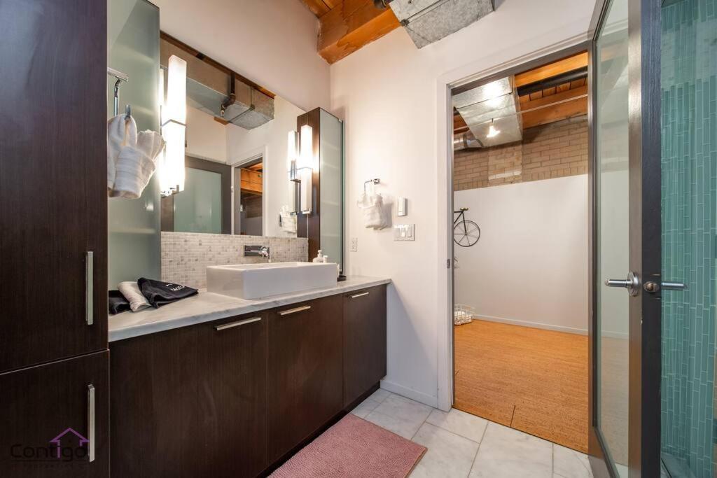 Historic Jd Loft, Near Ice District, Rogers Place, Ug Parking Apartment *