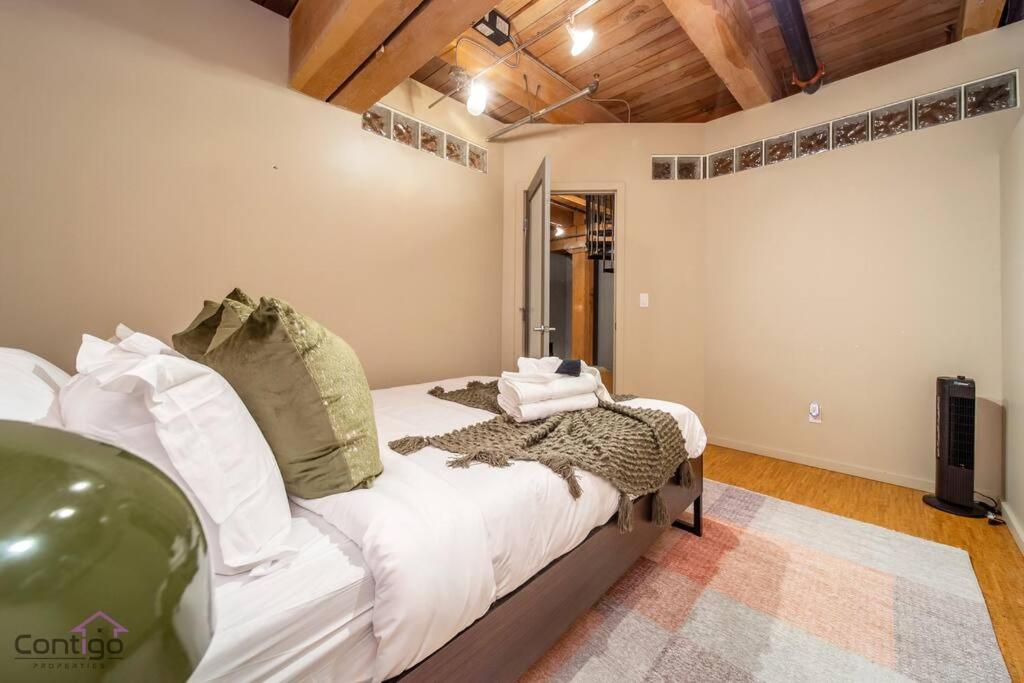 Apartment Historic Jd Loft, Near Ice District, Rogers Place, Ug Parking *