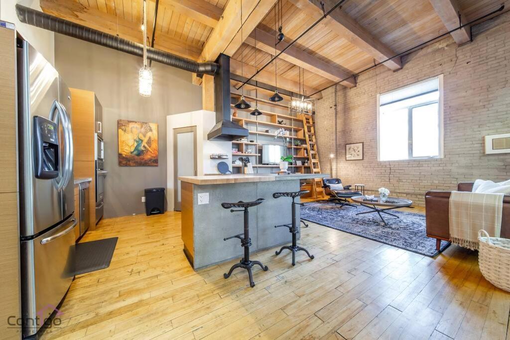 Apartment Historic Jd Loft, Near Ice District, Rogers Place, Ug Parking *