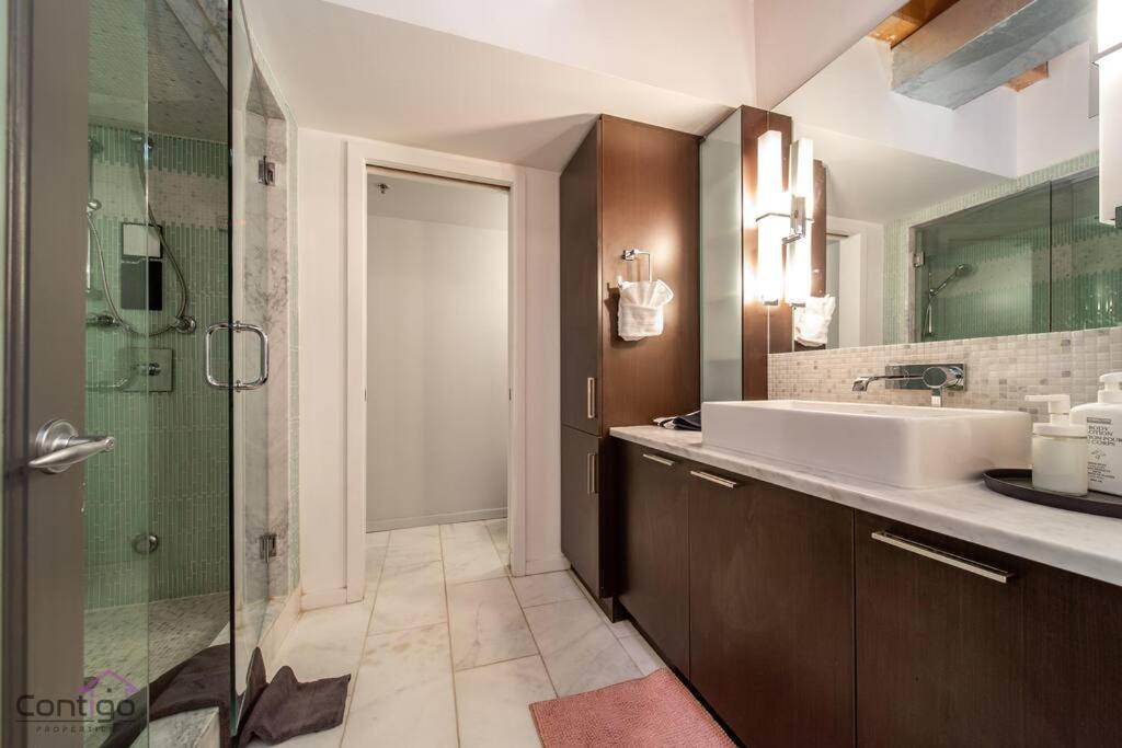 Historic Jd Loft, Near Ice District, Rogers Place, Ug Parking Apartment *