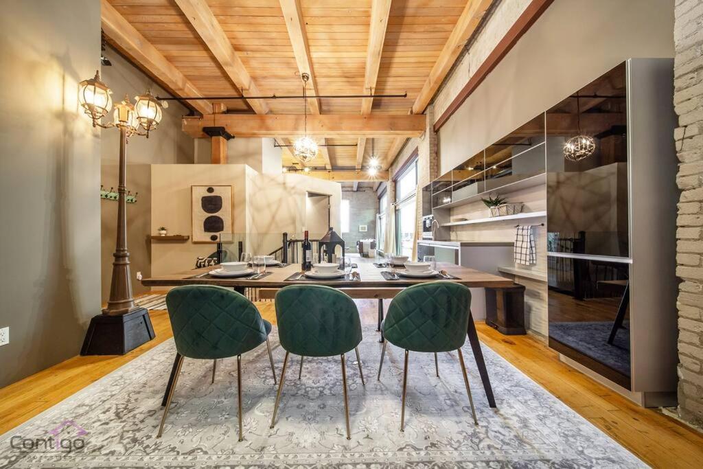 Apartment Historic Jd Loft, Near Ice District, Rogers Place, Ug Parking