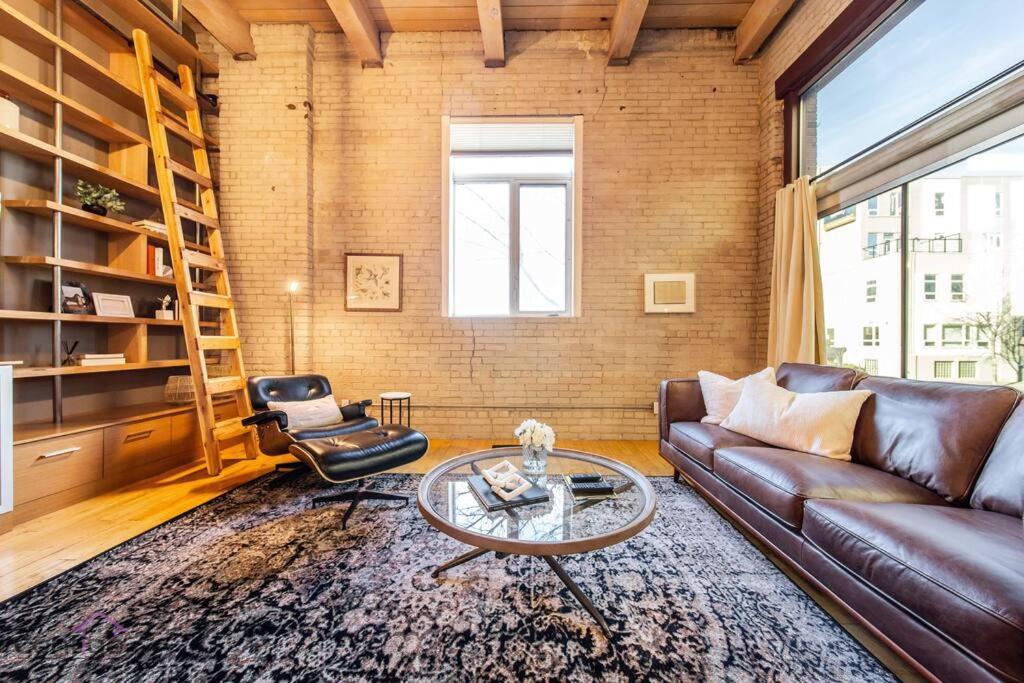 Apartment Historic Jd Loft, Near Ice District, Rogers Place, Ug Parking Edmonton