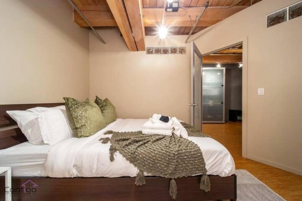 Historic Jd Loft, Near Ice District, Rogers Place, Ug Parking