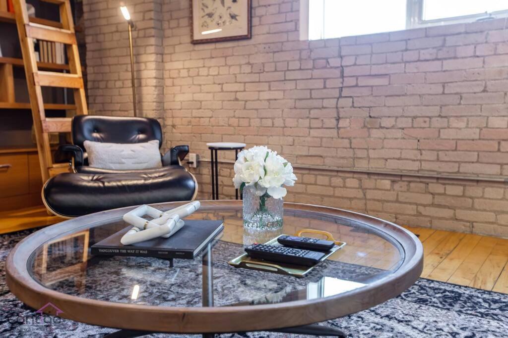 Apartment Historic Jd Loft, Near Ice District, Rogers Place, Ug Parking *