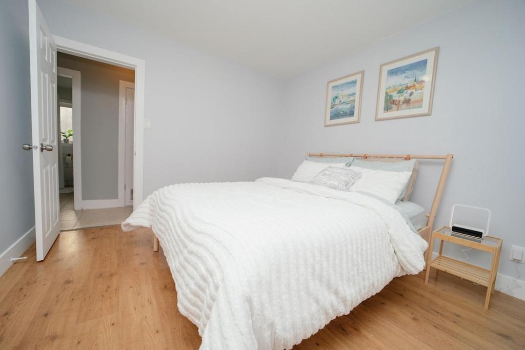 Holiday home Cozy 3 Bedroom Contemporary With Free Parking Edmonton