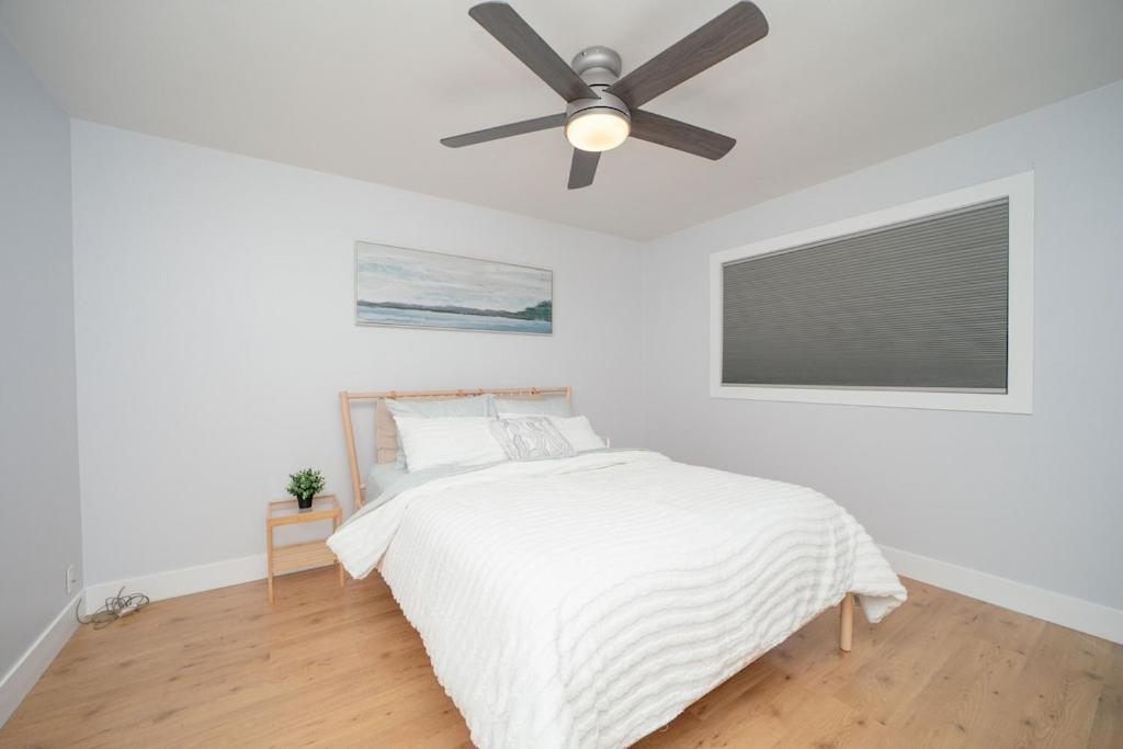 Holiday home Cozy 3 Bedroom Contemporary With Free Parking Edmonton