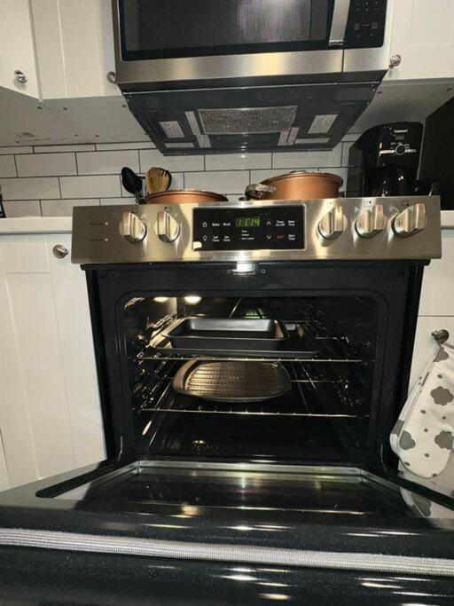 Brand New 1 Bedroom Basement Suite. Wi-fi,netflix *