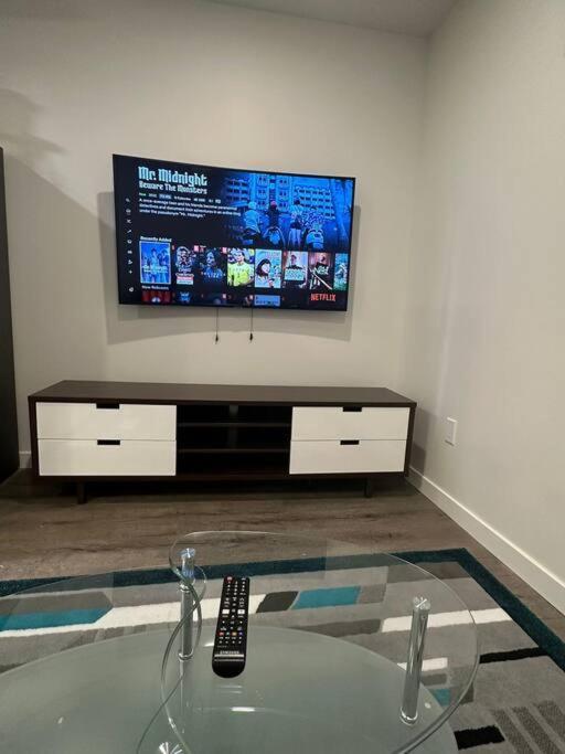 Brand New 1 Bedroom Basement Suite. Wi-fi,netflix Edmonton
