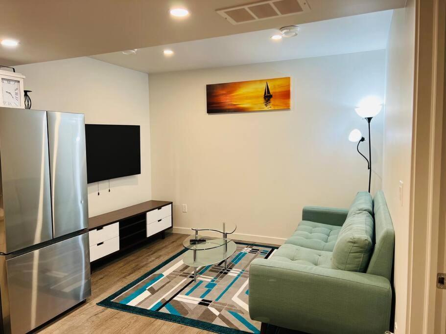 Brand New 1 Bedroom Basement Suite. Wi-fi,netflix Apartment