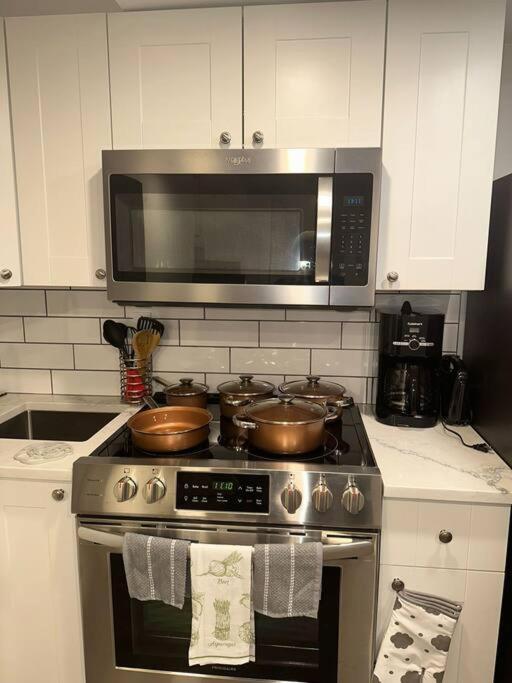 Brand New 1 Bedroom Basement Suite. Wi-fi,netflix Apartment *
