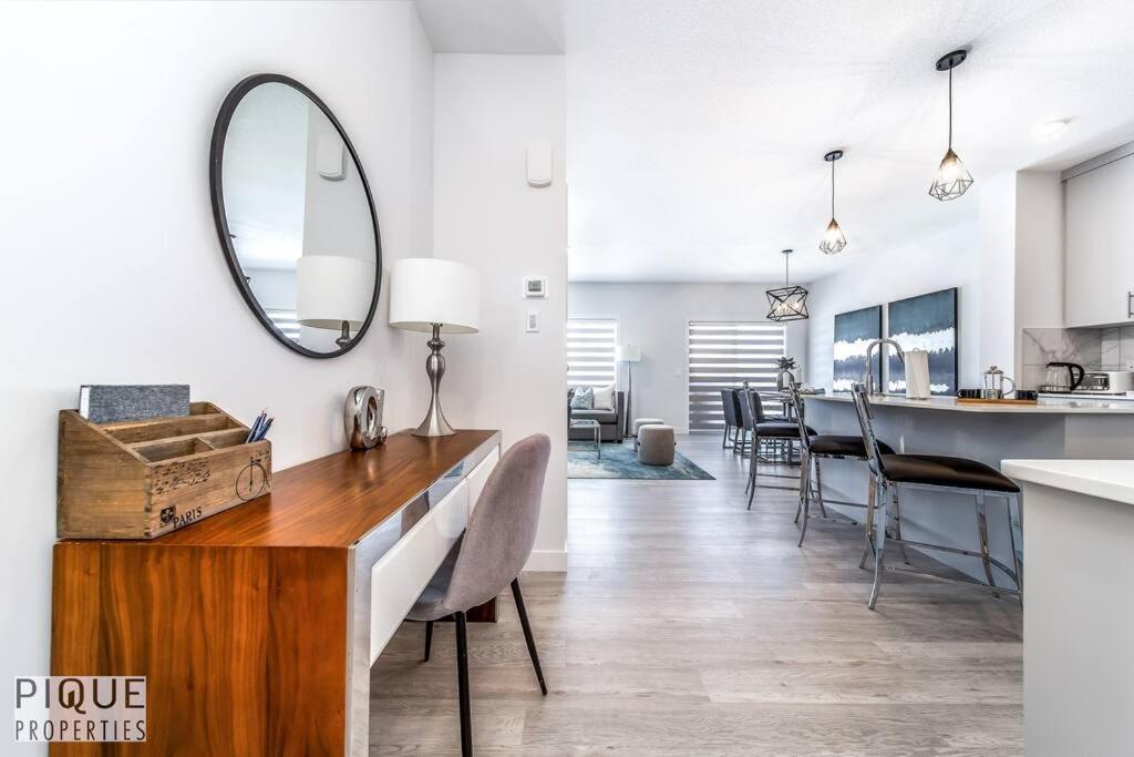 *new*chic Modern Home*king Bed*foosball*sleeps 8! * Edmonton