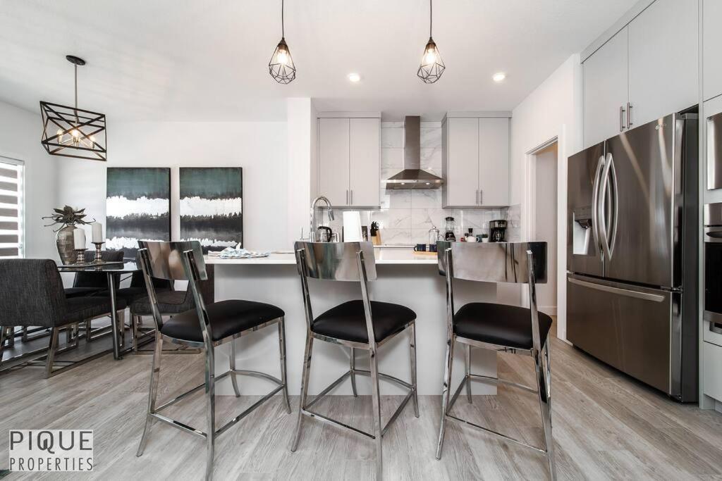 *new*chic Modern Home*king Bed*foosball*sleeps 8! *