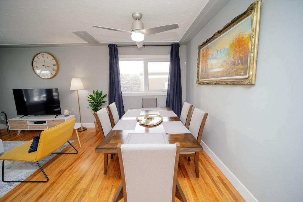 Holiday home Cozy 3 Bedroom Contemporary With Free Parking Edmonton