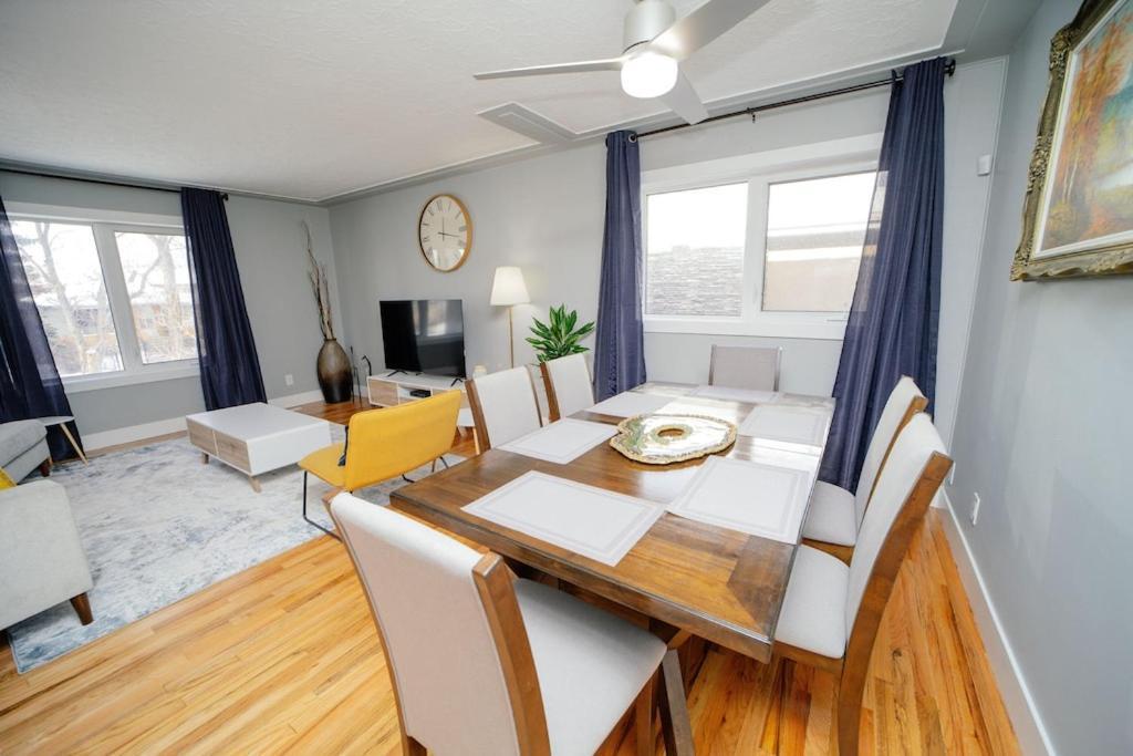 Cozy 3 Bedroom Contemporary With Free Parking *
