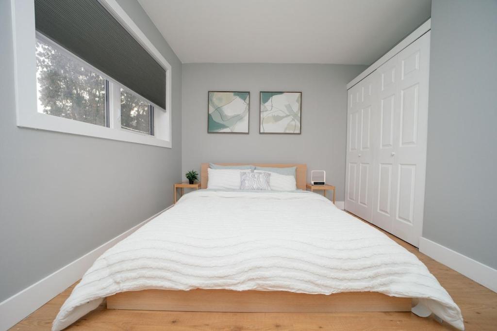 Holiday home Cozy 3 Bedroom Contemporary With Free Parking