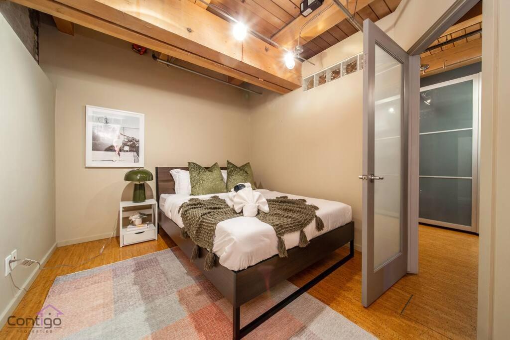 Historic Jd Loft, Near Ice District, Rogers Place, Ug Parking Apartment Edmonton