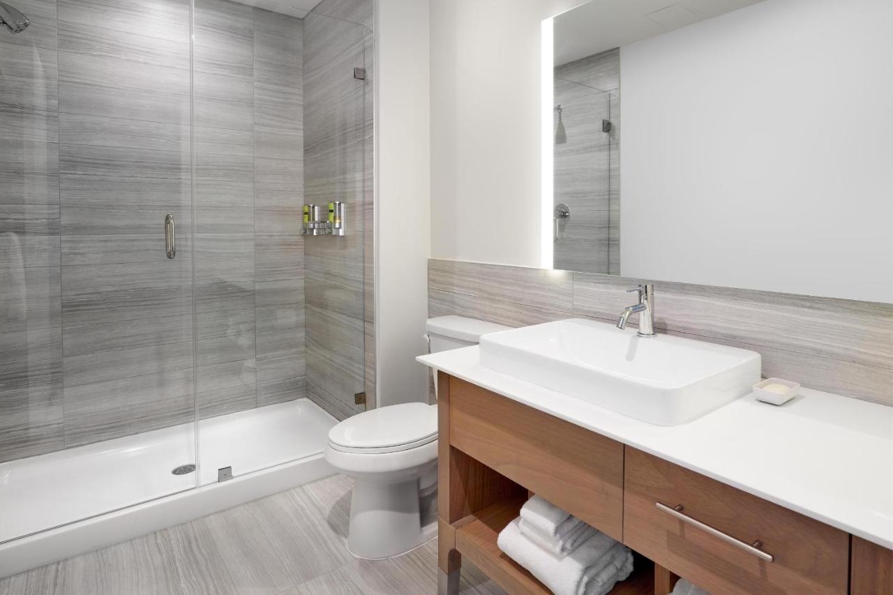 Hotel Element West Edmonton