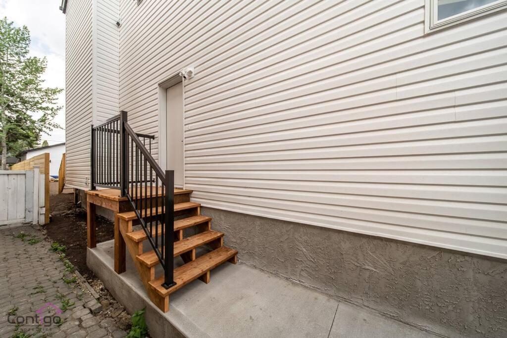 Apartment Luxe New York Style Bsmt Suite, Near Dt & Wem, King Bed, Wifi *