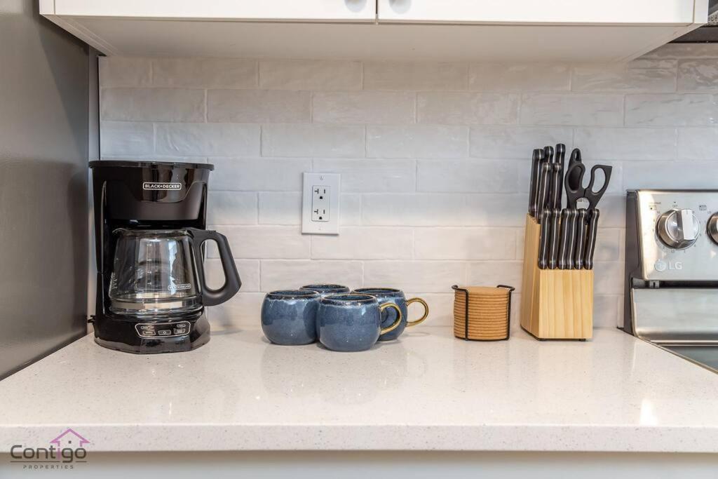Apartment Luxe New York Style Bsmt Suite, Near Dt & Wem, King Bed, Wifi *