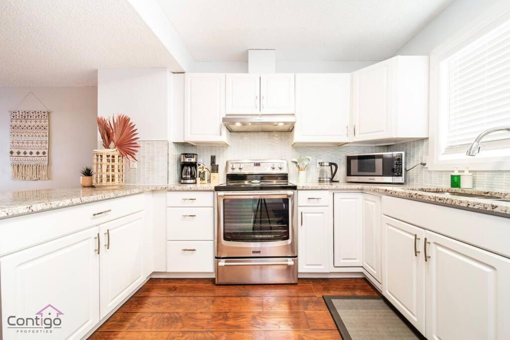 Cozy 3bd W/ac, Patio, Theatre Room, 15 Min To Dt Holiday home