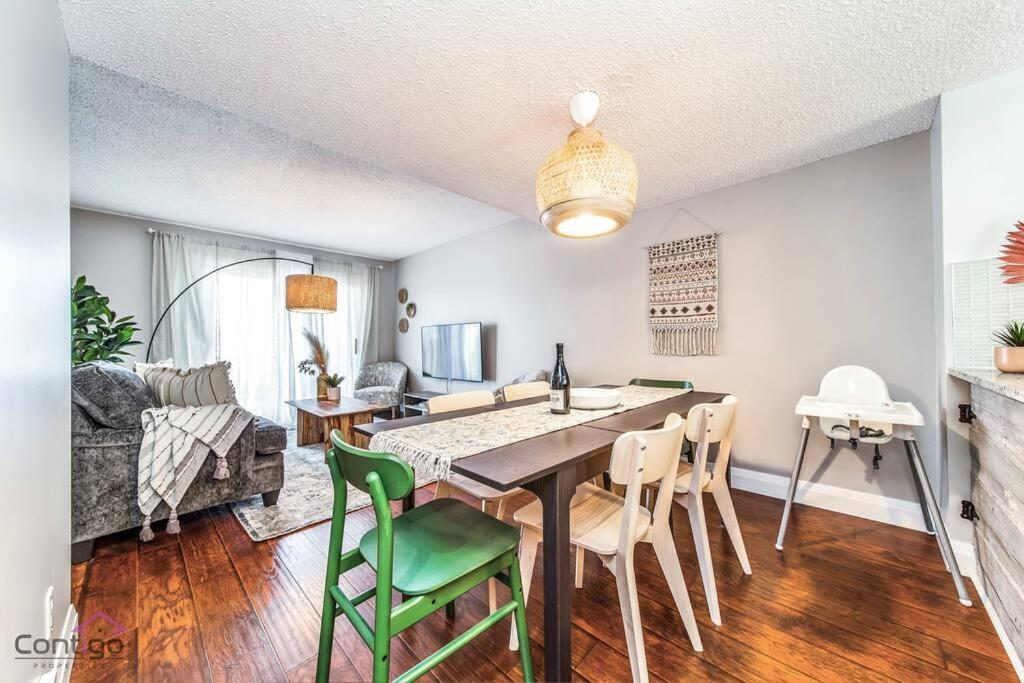 Holiday home Cozy 3bd W/ac, Patio, Theatre Room, 15 Min To Dt *
