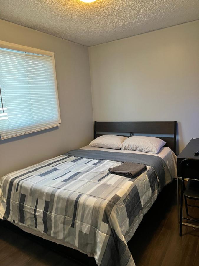 Spacious With Tv, Wi-fi, Netflix, Parking Edmonton