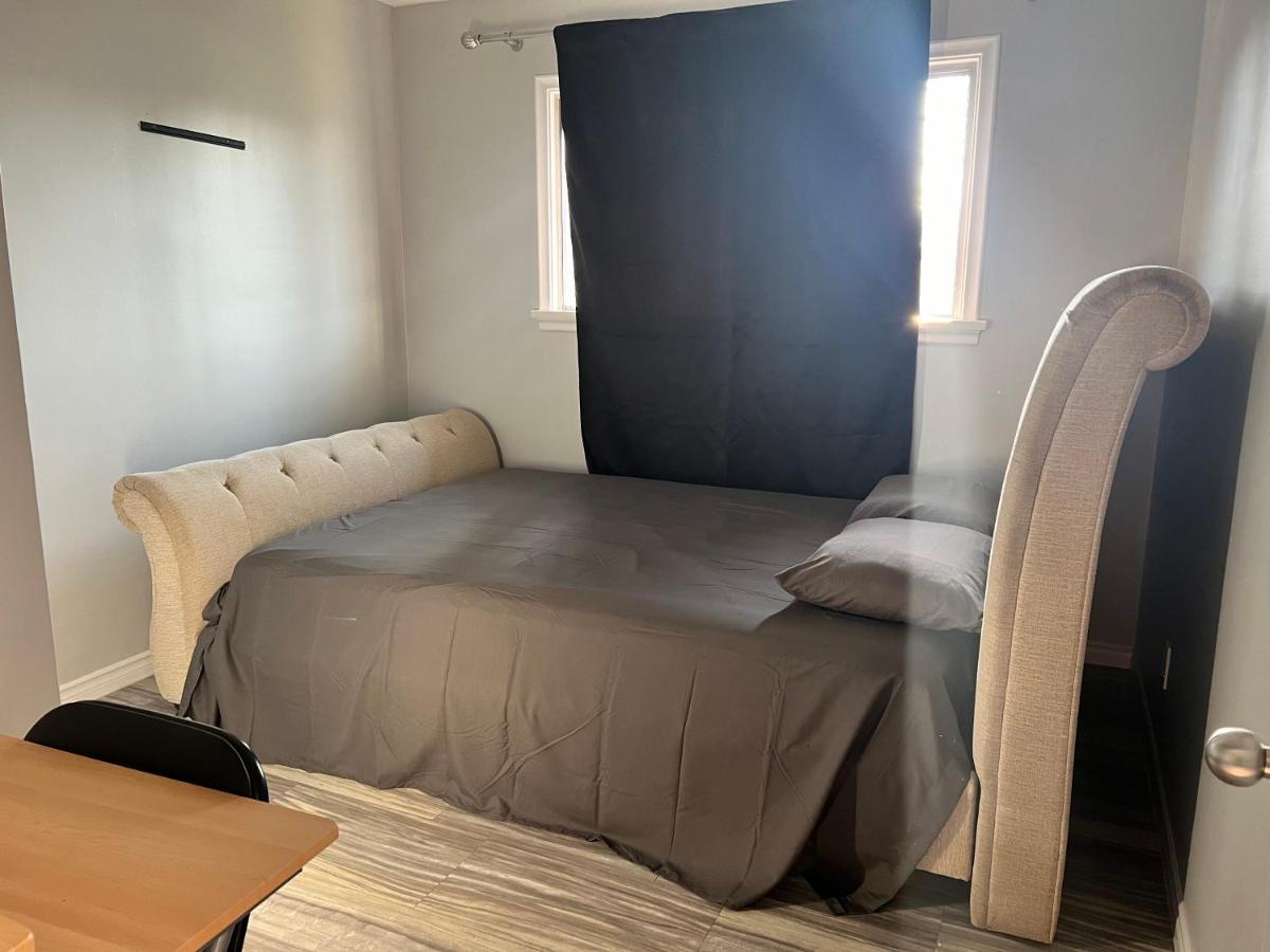 Spacious With Tv, Wi-fi, Netflix, Parking Homestay Edmonton