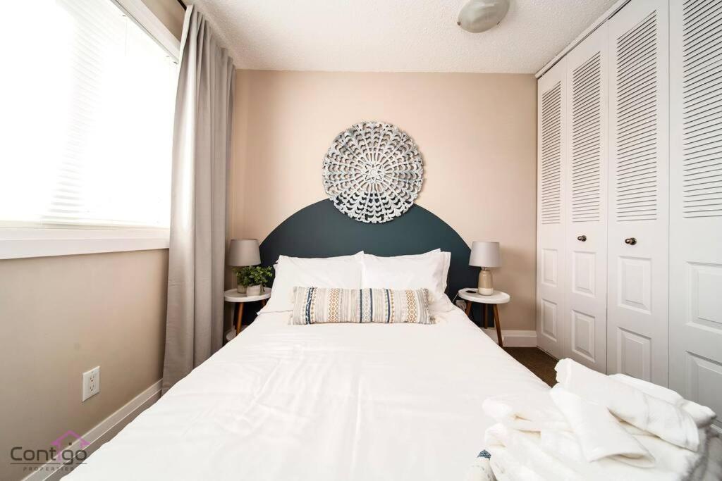 Holiday home Cozy 3bd W/ac, Patio, Theatre Room, 15 Min To Dt *